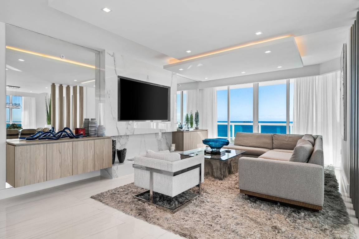 LAS OLAS BEACH CLUB - Residential