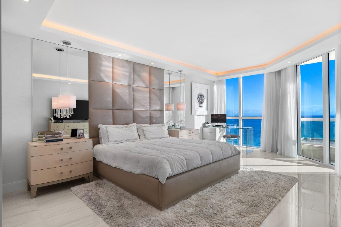 LAS OLAS BEACH CLUB - Residential