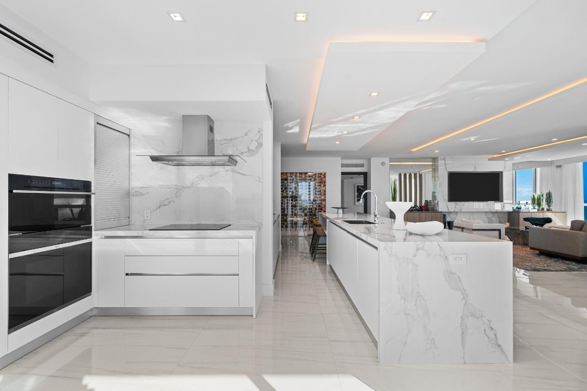 LAS OLAS BEACH CLUB - Residential