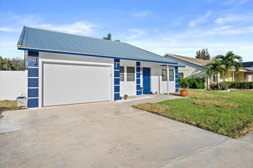 Photo of 196 Raintree Trail, Jupiter, FL 33458 (MLS # R11154038)