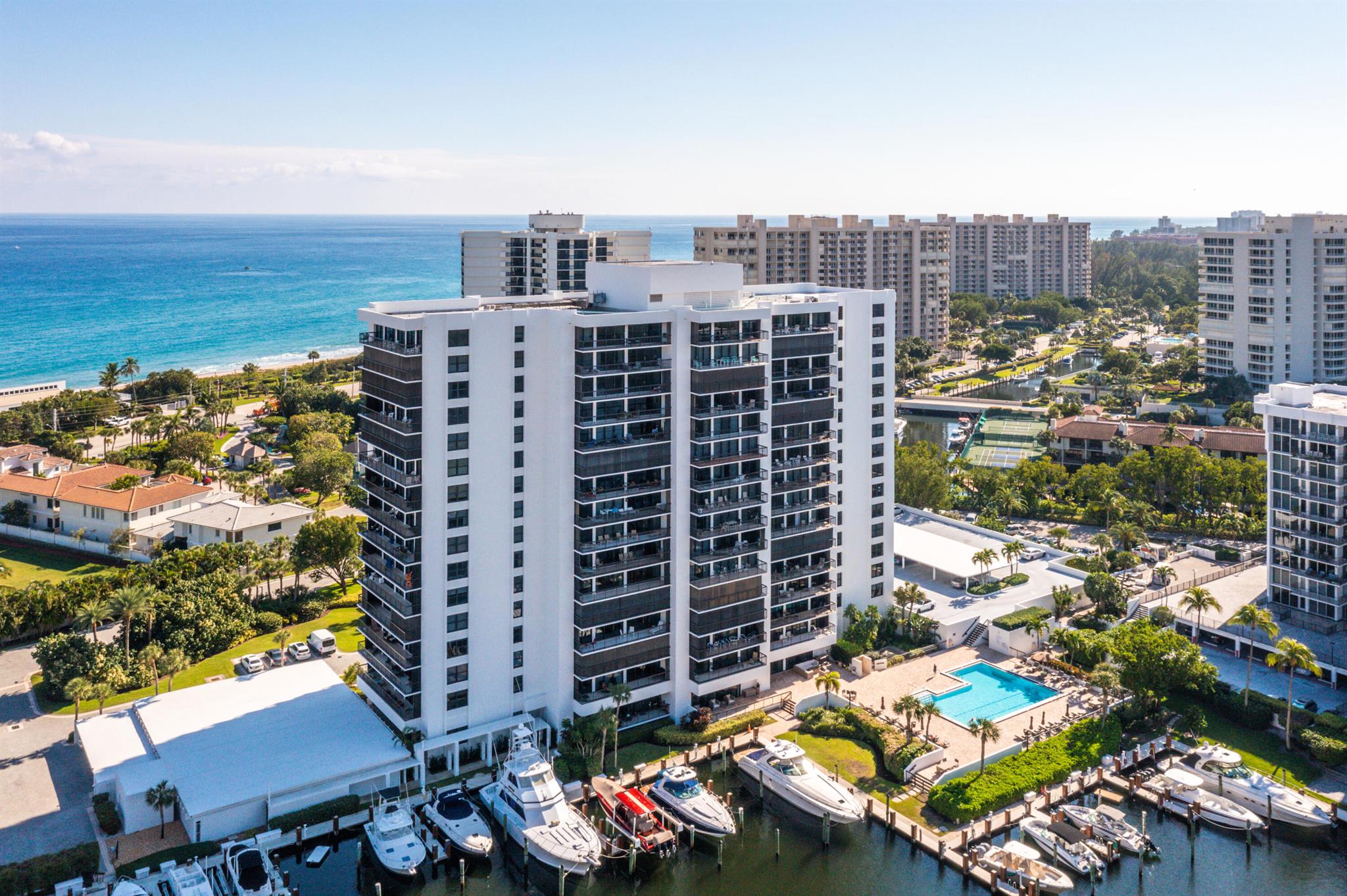 Private beach club. Great apartment. All updated. Fitness room, steam room, 24hour security . Gated , on the marina/ intracoastal. Tennis, many activities in the community. Great building.