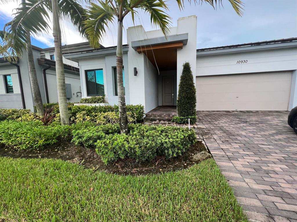 Gorgeous 2018 model home in one of Parkland's newest communities, Cascata. Modern, spacious, open floor plan with 4 bedrooms and 3 full bathrooms on the water. Huge master, walk-in closets, open kitchen with sleek cabinets and beautiful quartz countertops. Stainless appliances, gas cooking, double ovens, gas tankless hot water, gas dryer and so much more! Enjoy resort style amenities at MiraLago and our newly built Cascata clubhouse.Enjoy weekly events in Parkland and the best school zones in SoFlo.This home will not last
