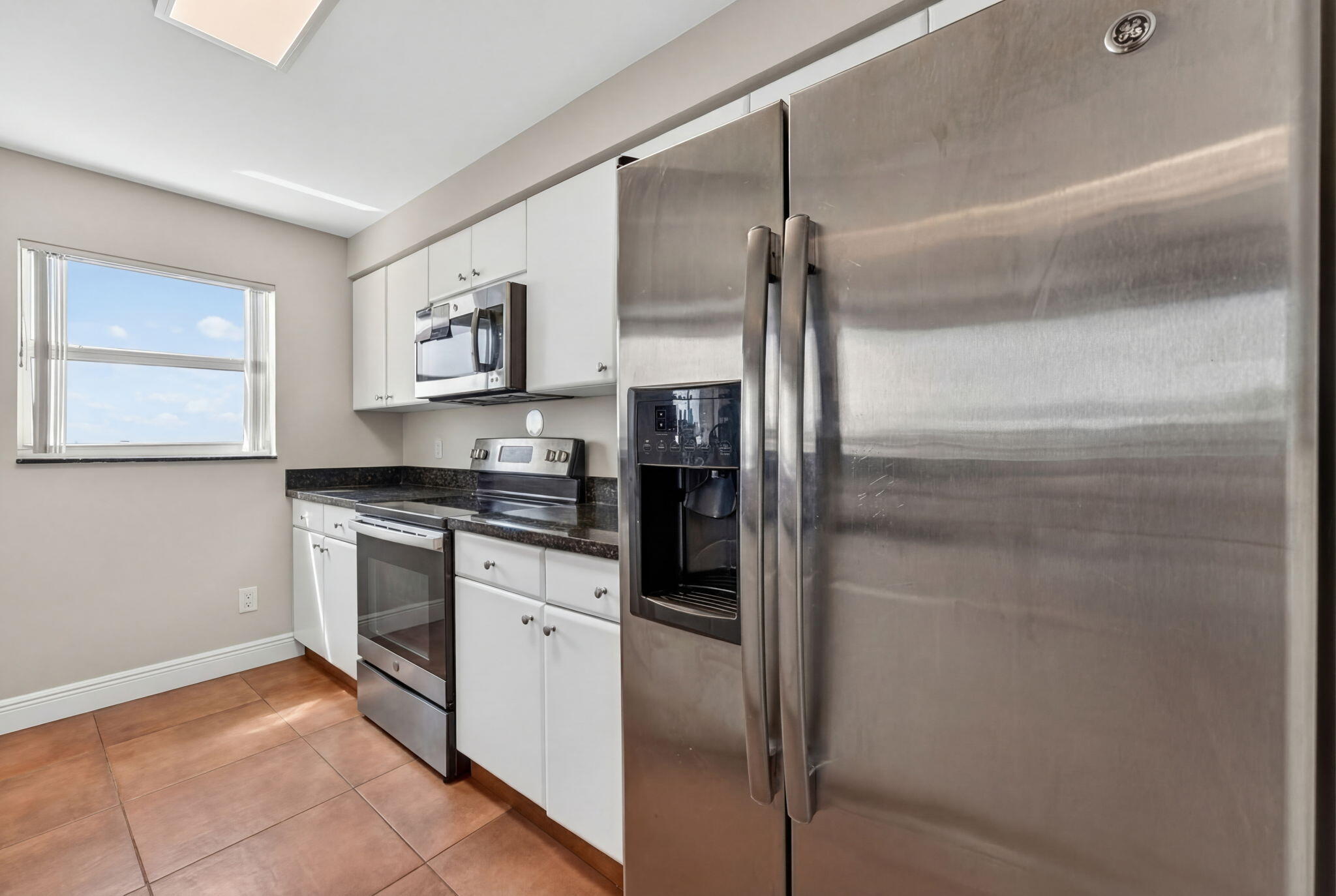 THE METROPOLITAN CONDO - Residential Lease