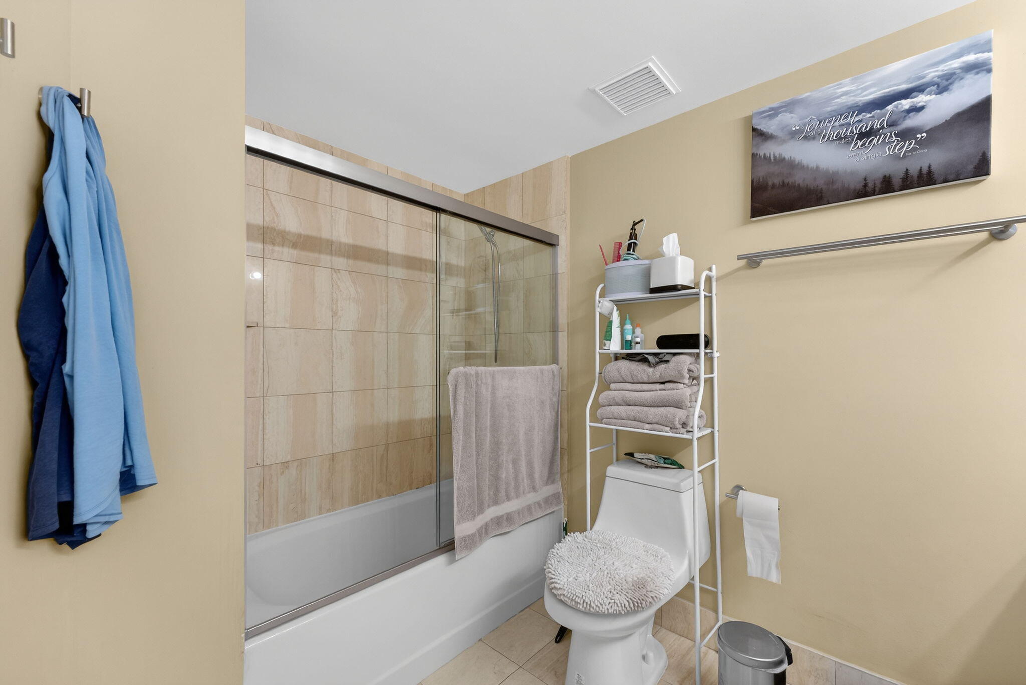 THE METROPOLITAN CONDO - Residential Lease