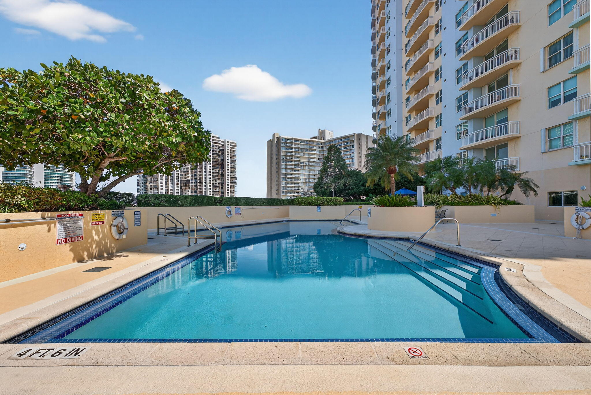 THE METROPOLITAN CONDO - Residential Lease