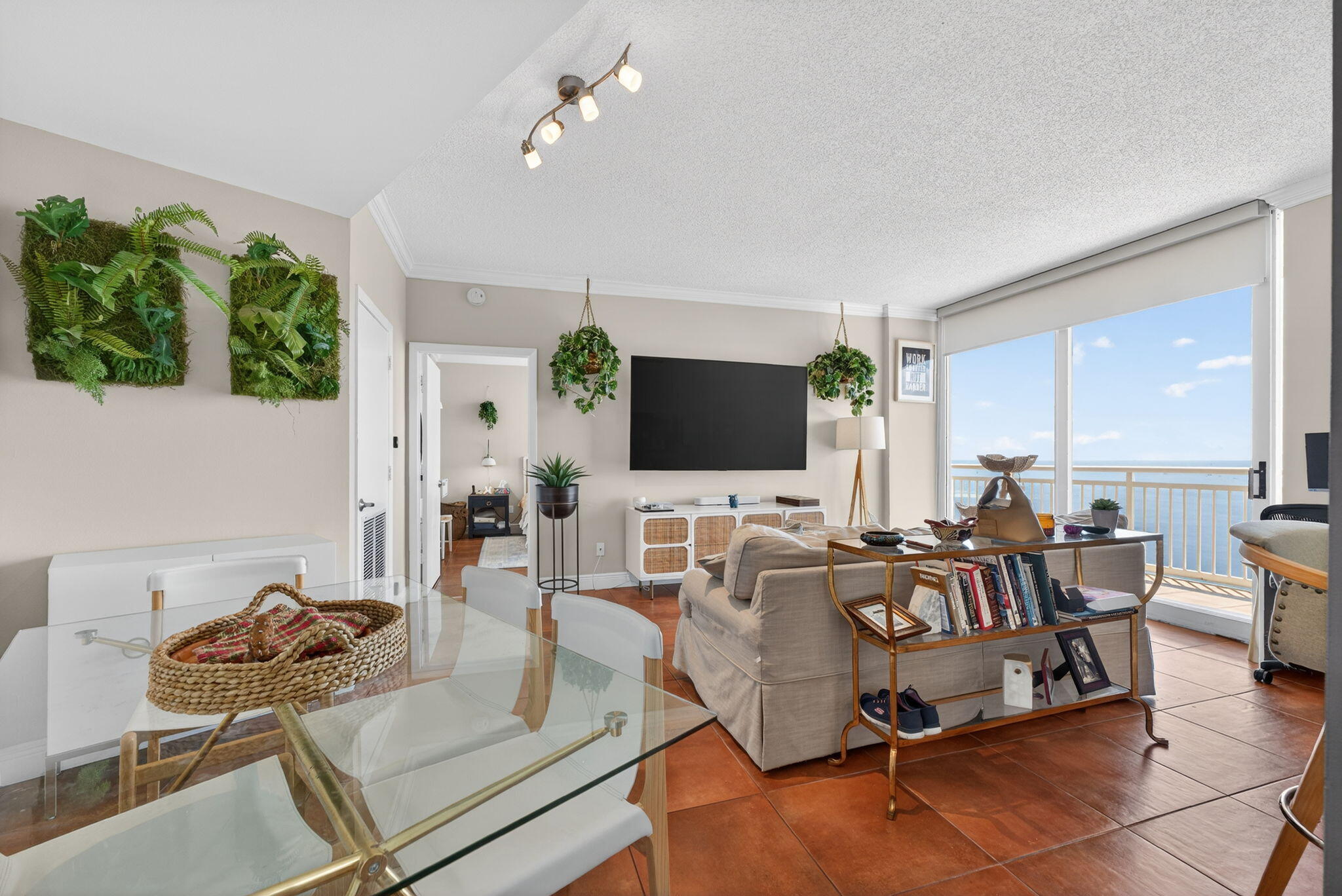 THE METROPOLITAN CONDO - Residential Lease