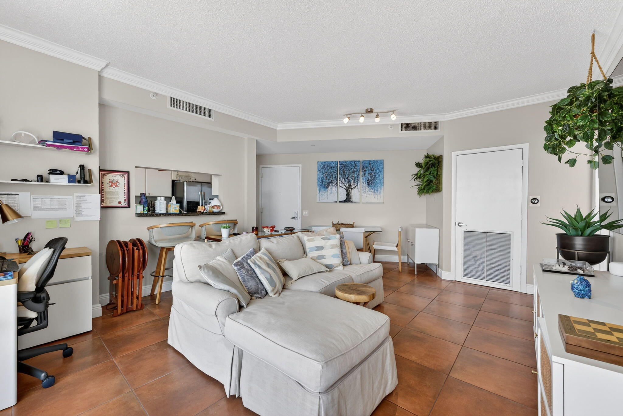 THE METROPOLITAN CONDO - Residential Lease