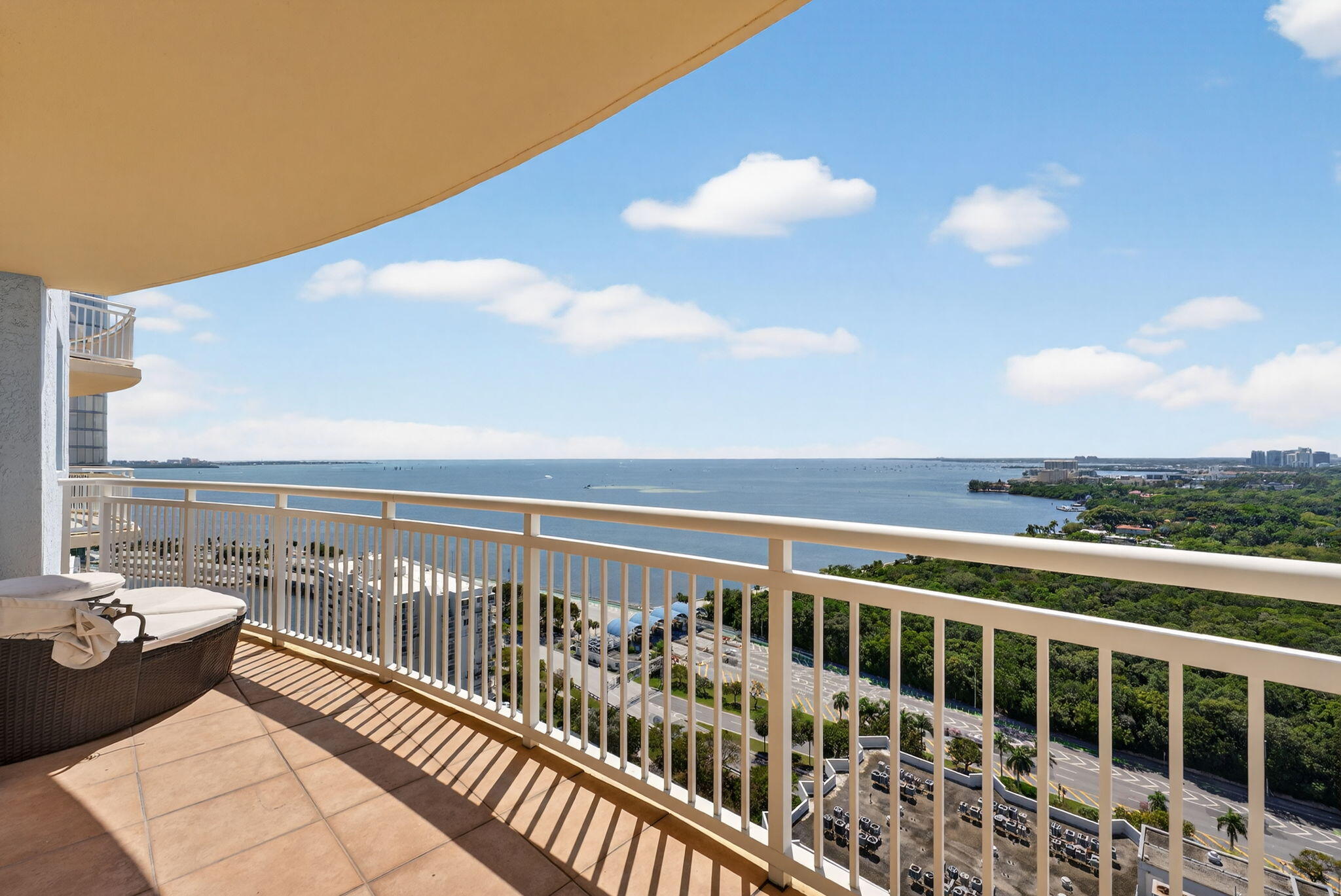 THE METROPOLITAN CONDO - Residential Lease