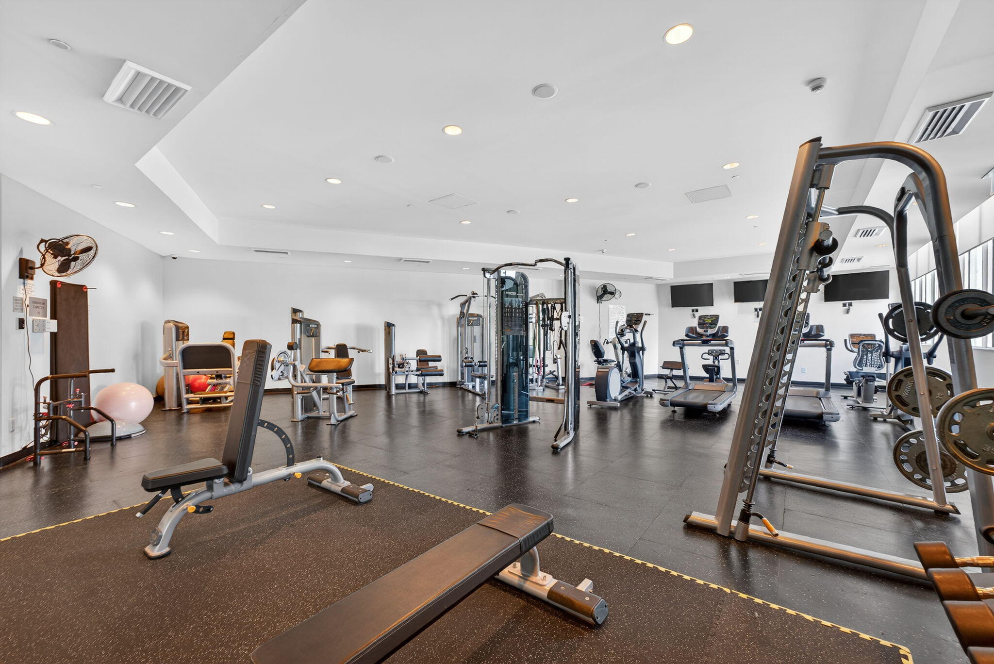 THE METROPOLITAN CONDO - Residential Lease