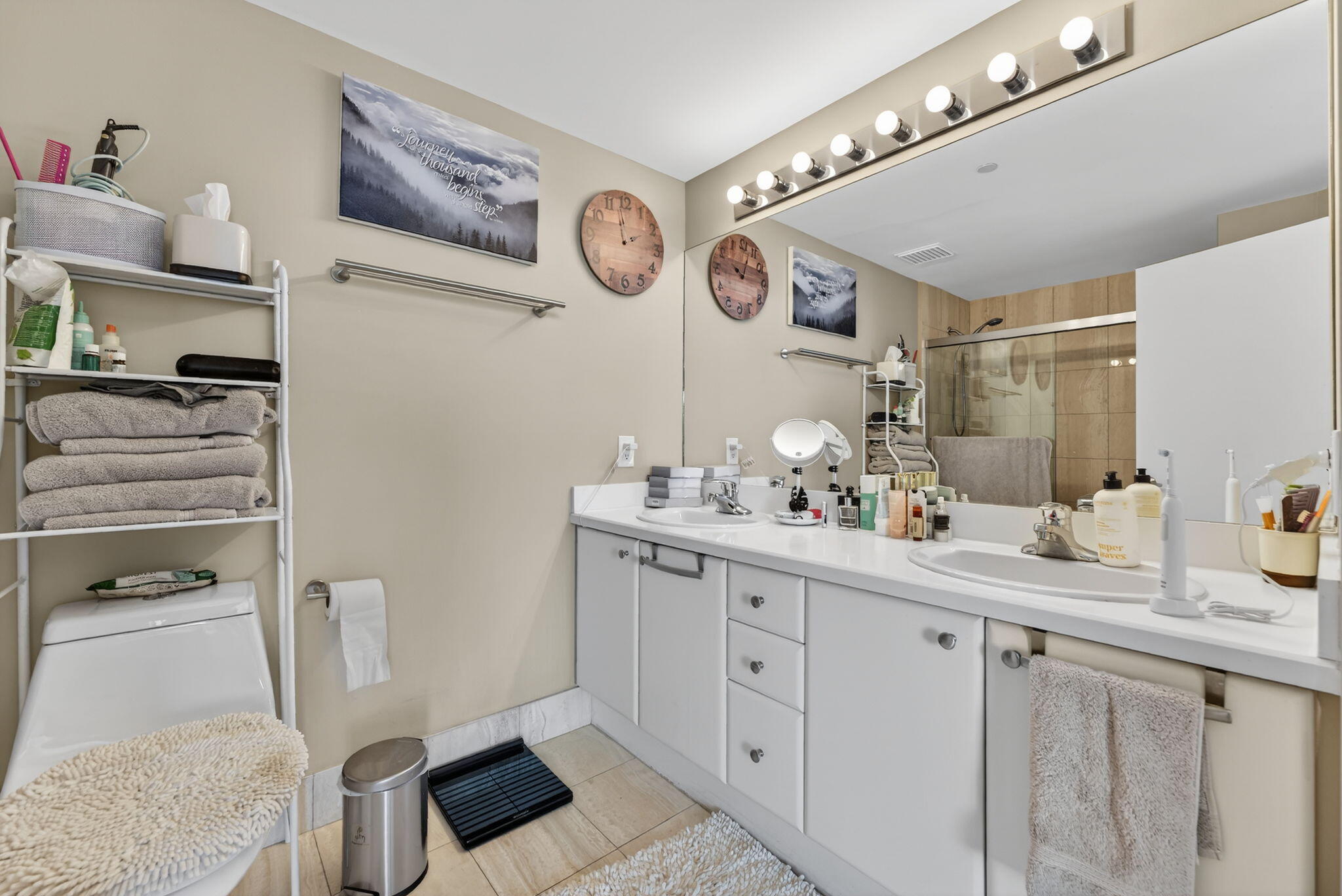 THE METROPOLITAN CONDO - Residential Lease