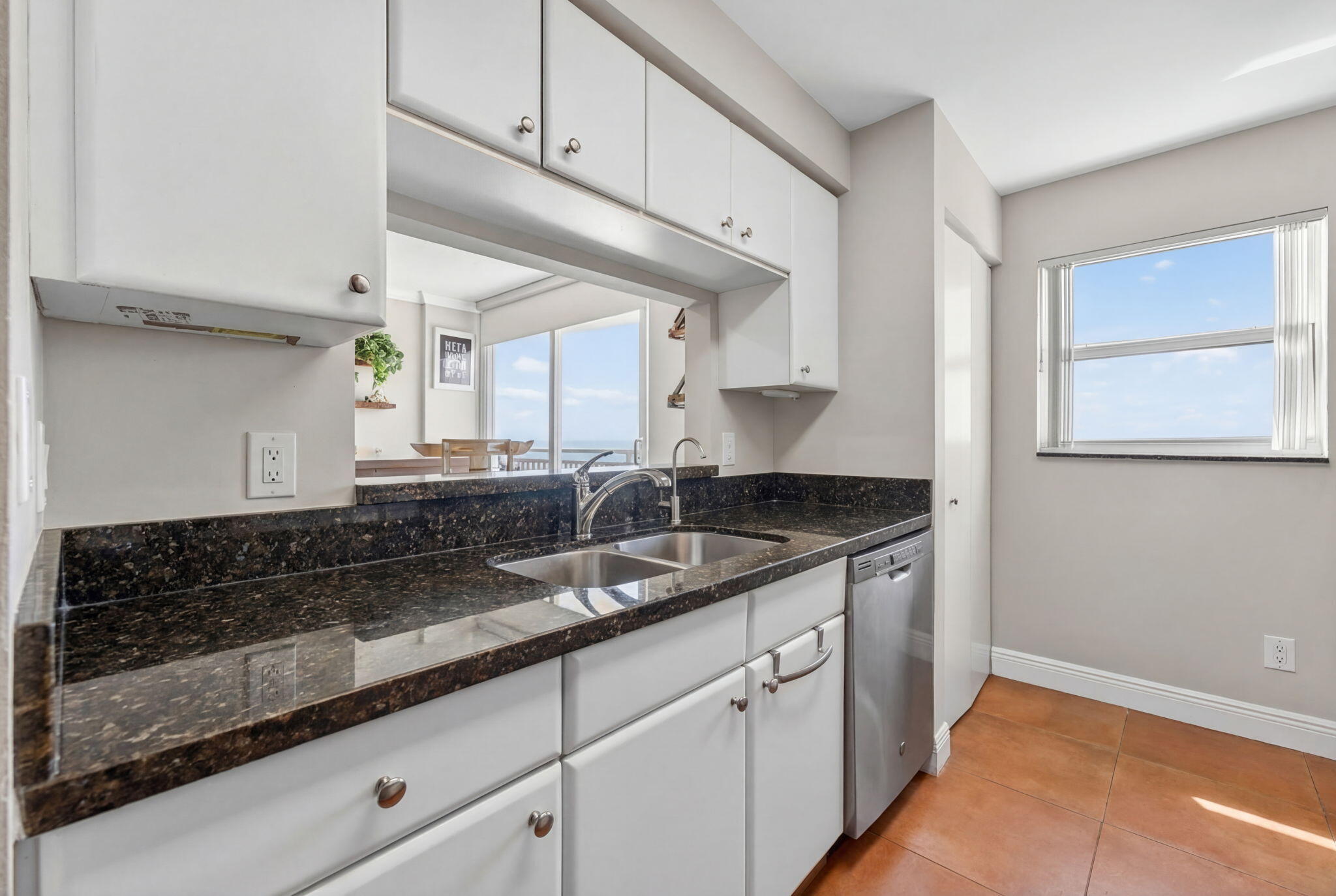 THE METROPOLITAN CONDO - Residential Lease