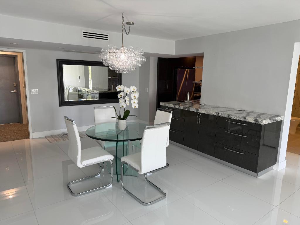 BARCLAY CONDO - Residential