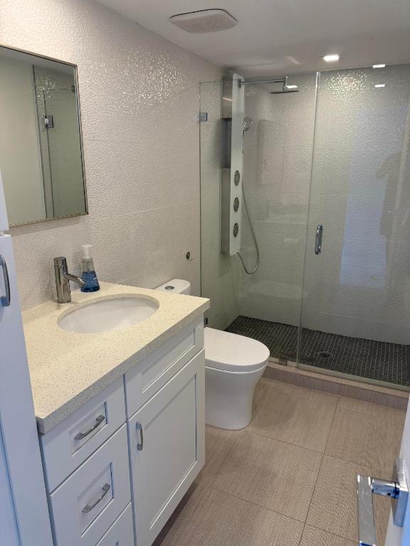 BARCLAY CONDO - Residential