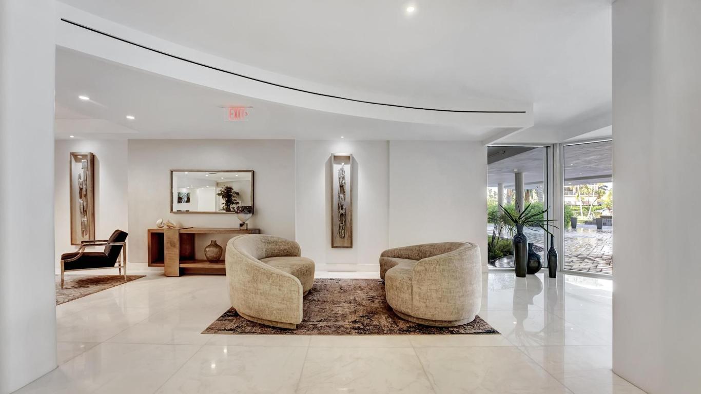 BARCLAY CONDO - Residential