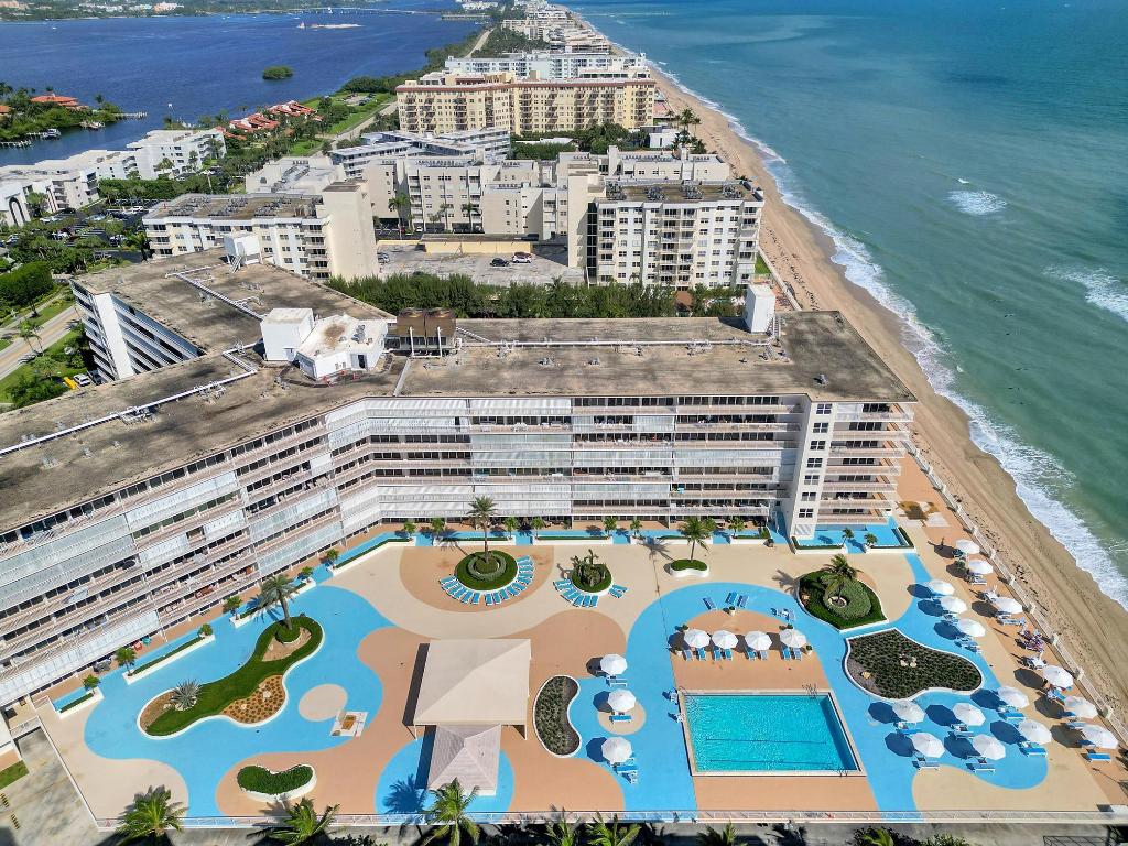 BARCLAY CONDO - Residential