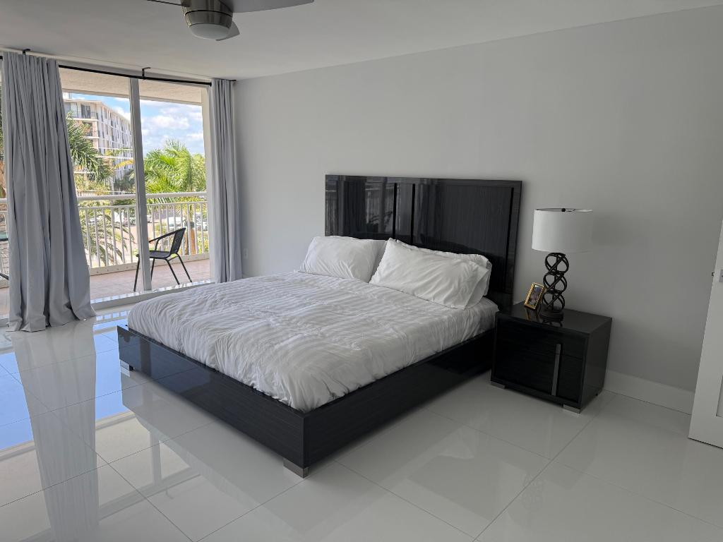 BARCLAY CONDO - Residential