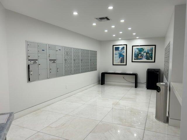 BARCLAY CONDO - Residential