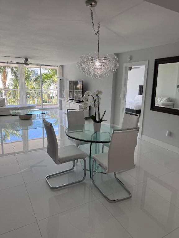 BARCLAY CONDO - Residential