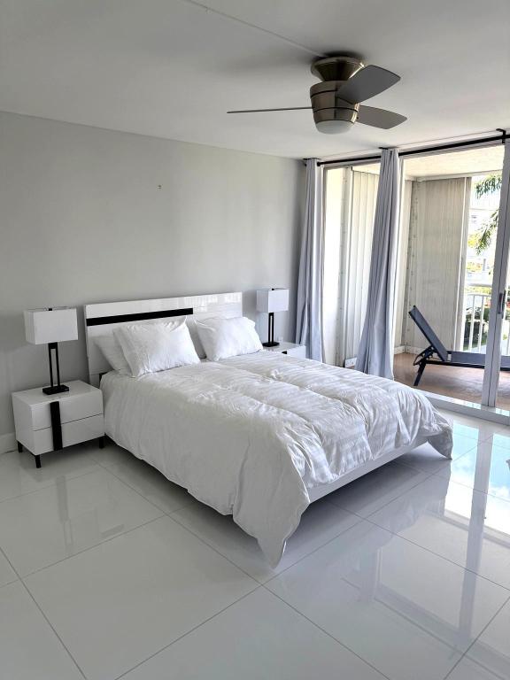 BARCLAY CONDO - Residential