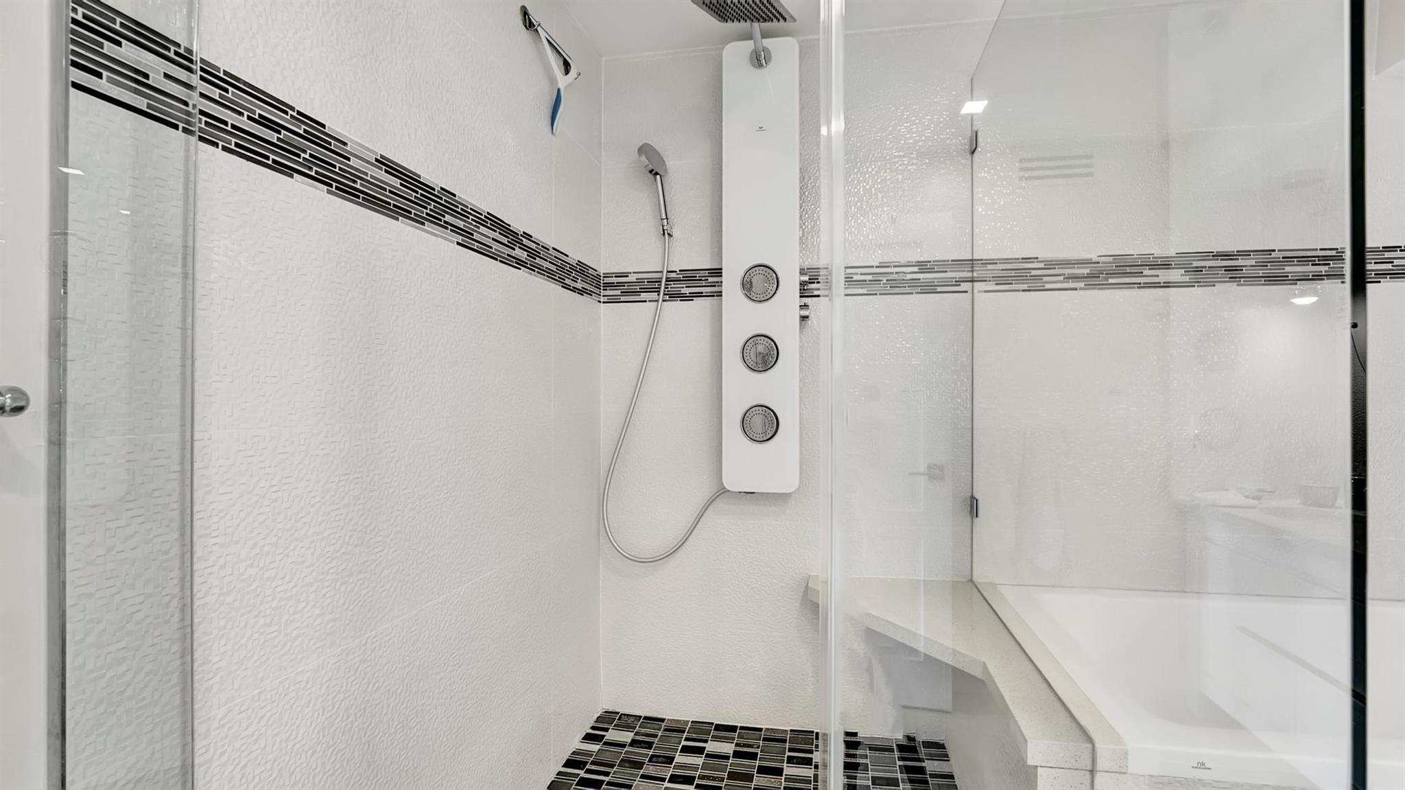 BARCLAY CONDO - Residential