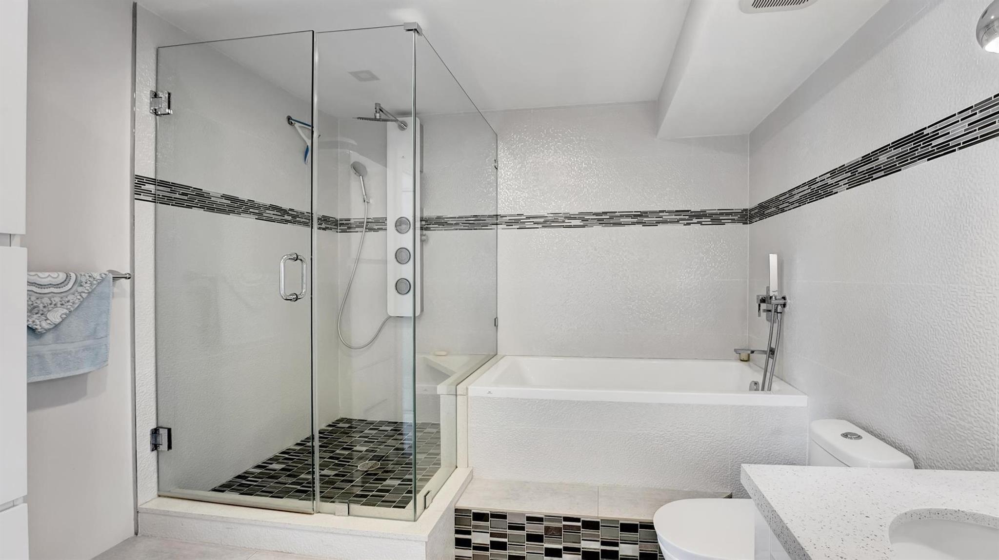 BARCLAY CONDO - Residential