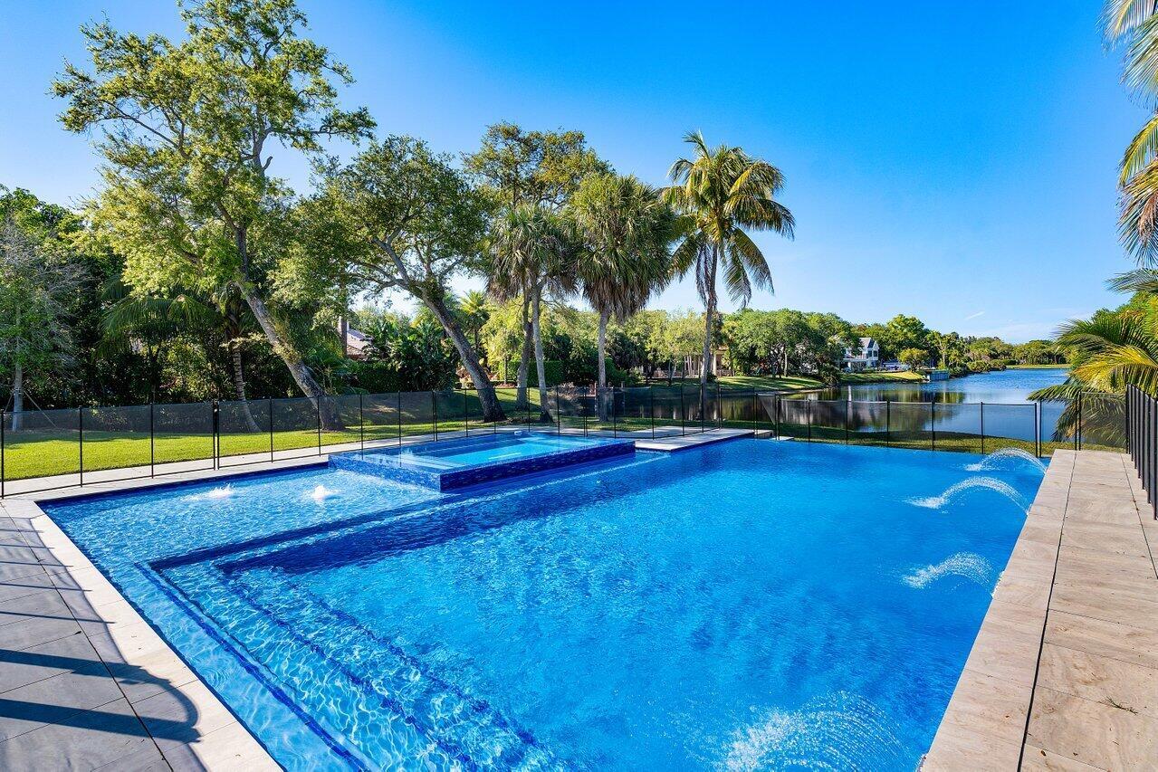 FOXE CHASE - Residential