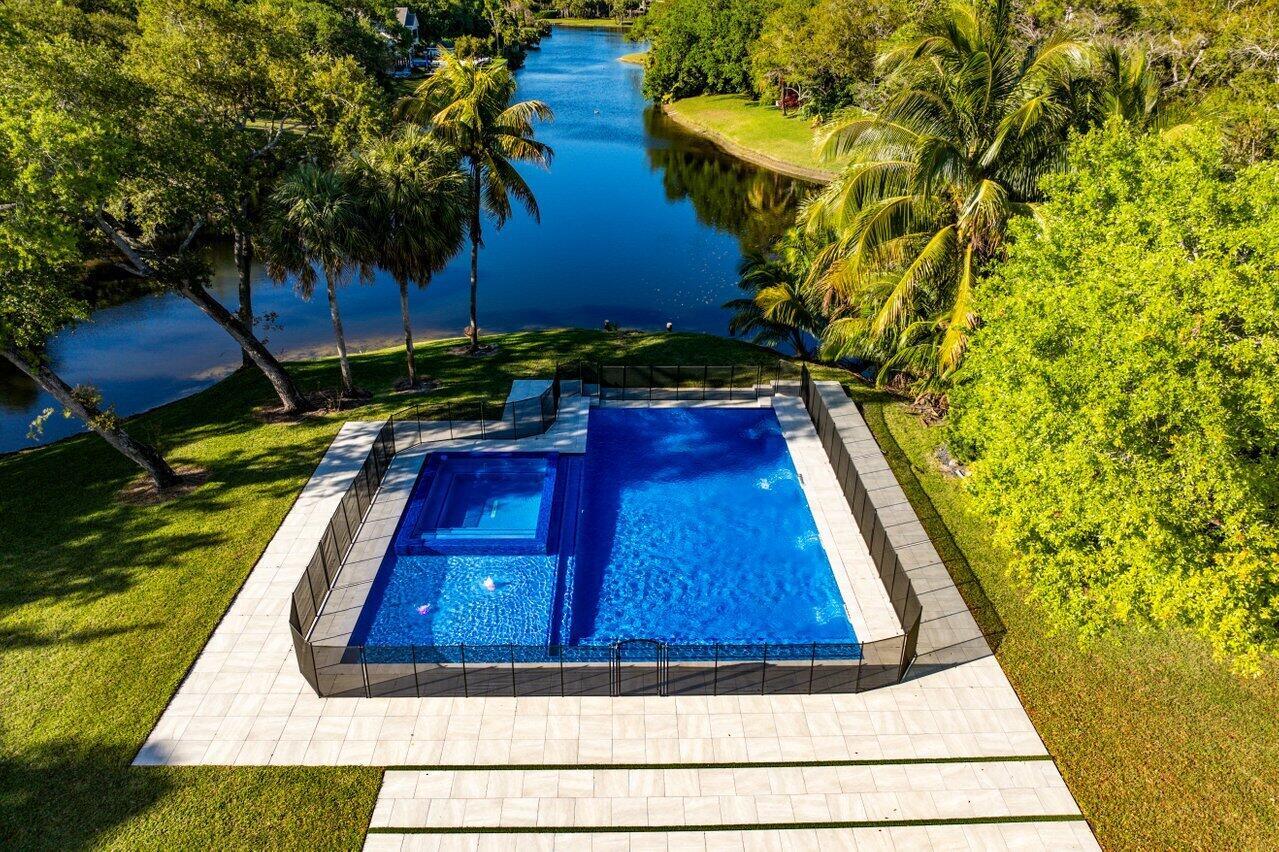 FOXE CHASE - Residential