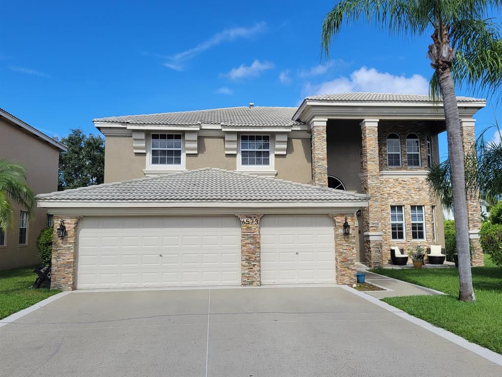 Photo of 6573 Marbletree Lane, Lake Worth, FL 33467 (MLS # R10826274)
