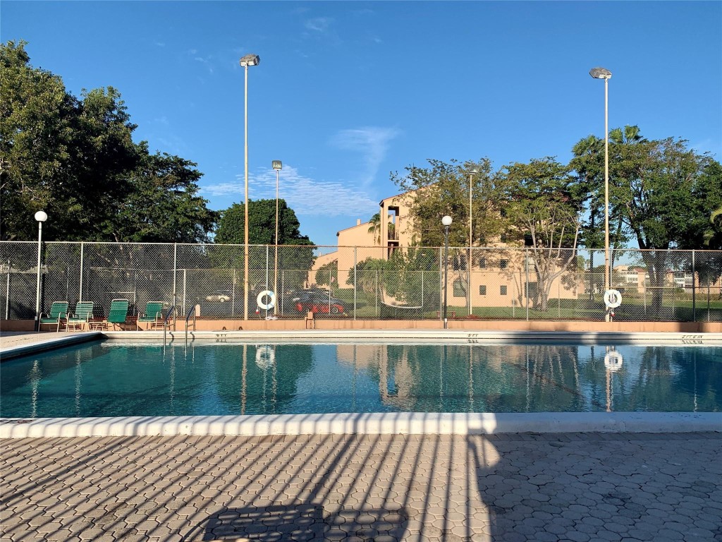 Palm Lakes - Residential