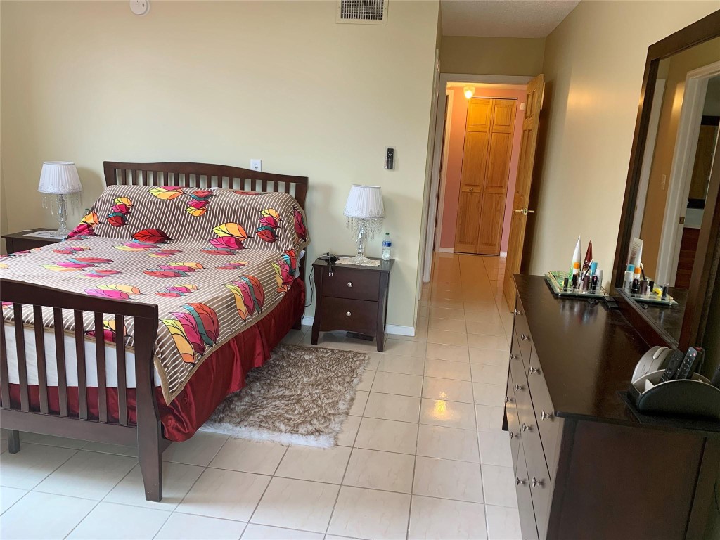 Palm Lakes - Residential