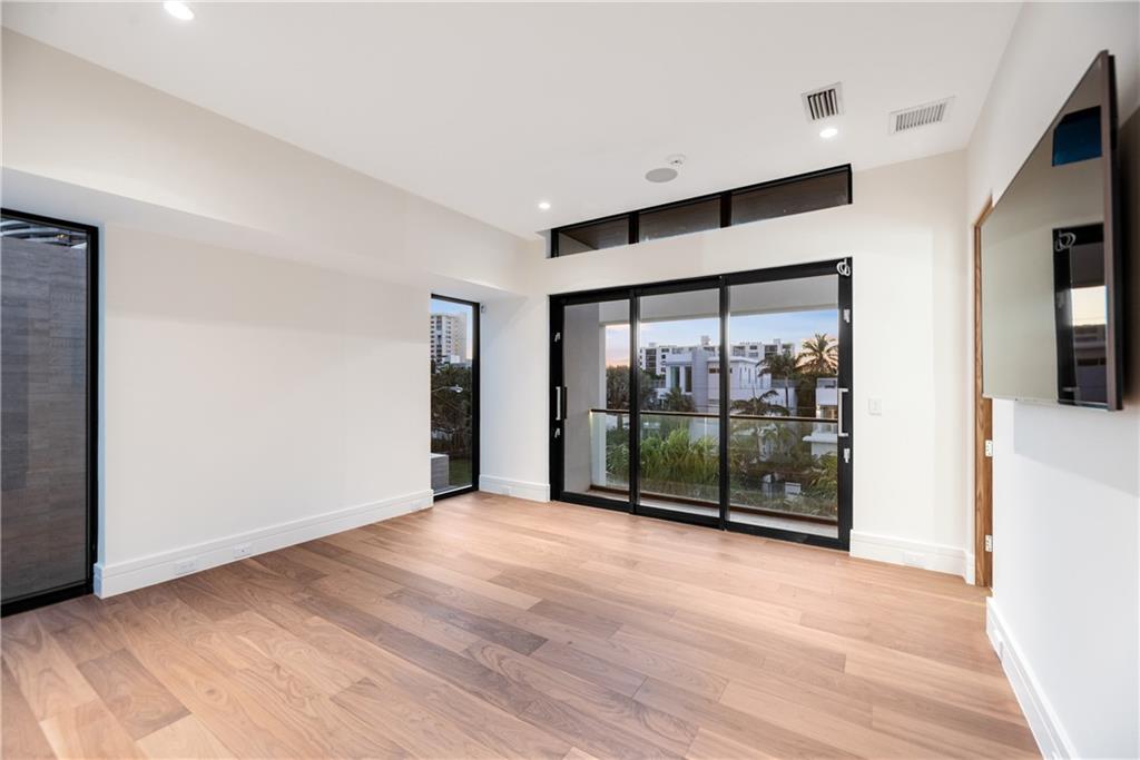 LAUDERDALE BEACH - Residential