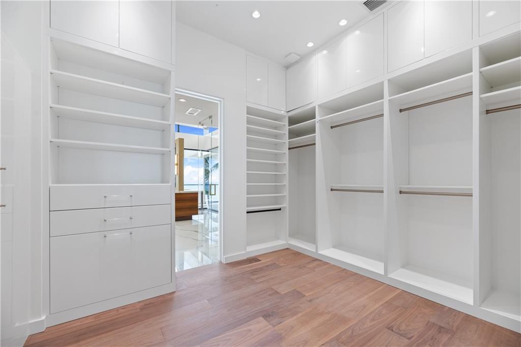 LAUDERDALE BEACH - Residential