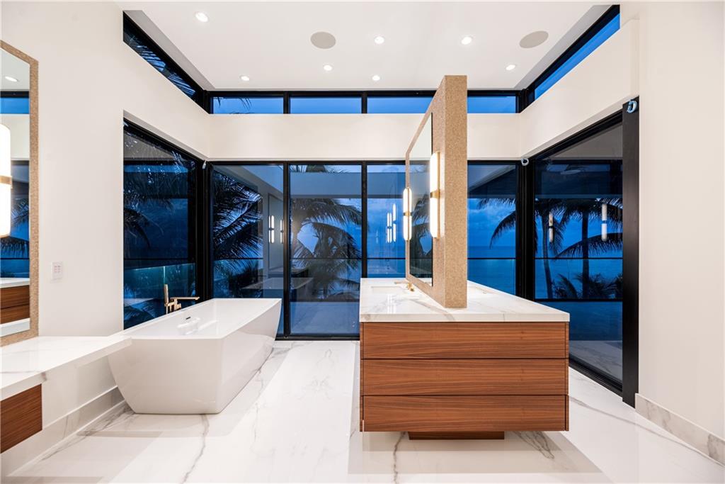 LAUDERDALE BEACH - Residential