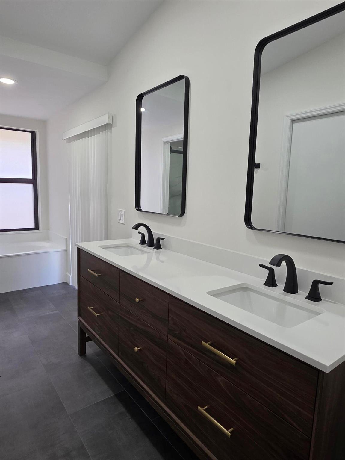 Island Lakes - Residential Lease