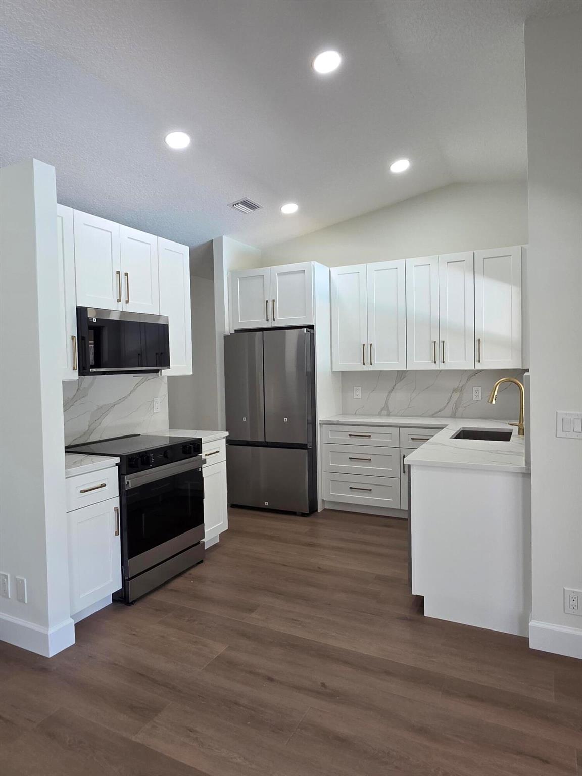 Island Lakes - Residential Lease