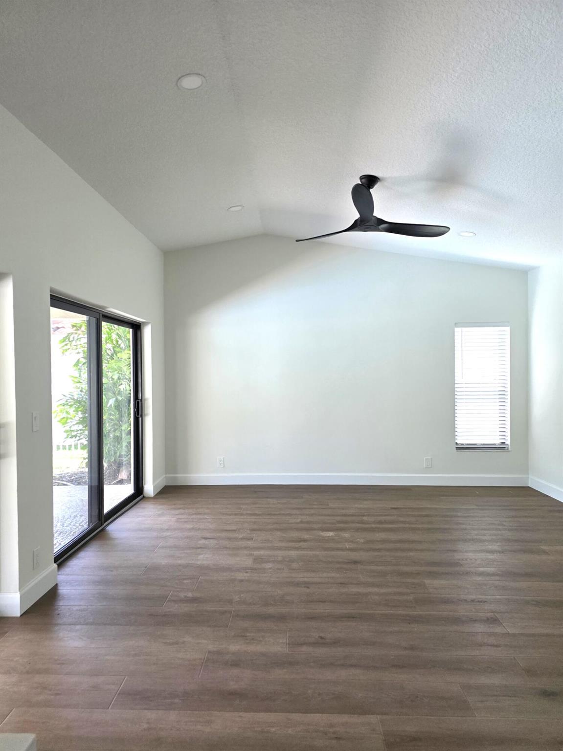 Island Lakes - Residential Lease