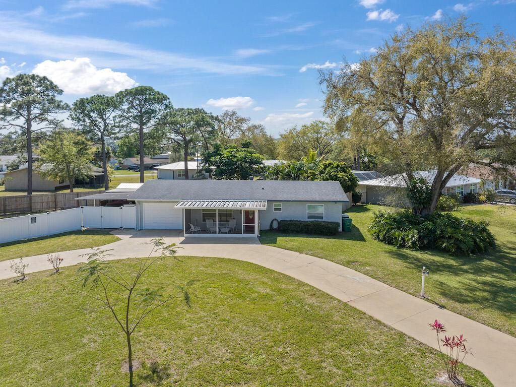 Photo of 6501 Bayard Road, Fort Pierce, FL 34951 (MLS # R10965125)