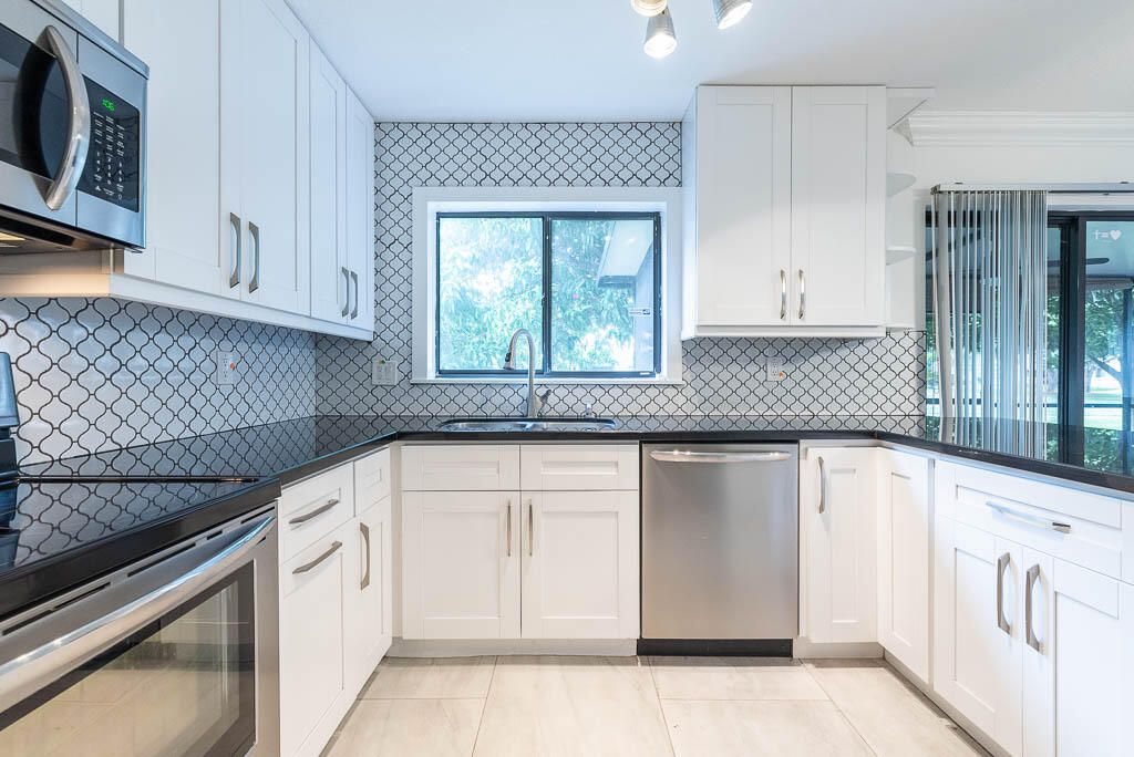 Photo of 5 Dalton Place, Boynton Beach, FL 33426 (MLS # R10946096)