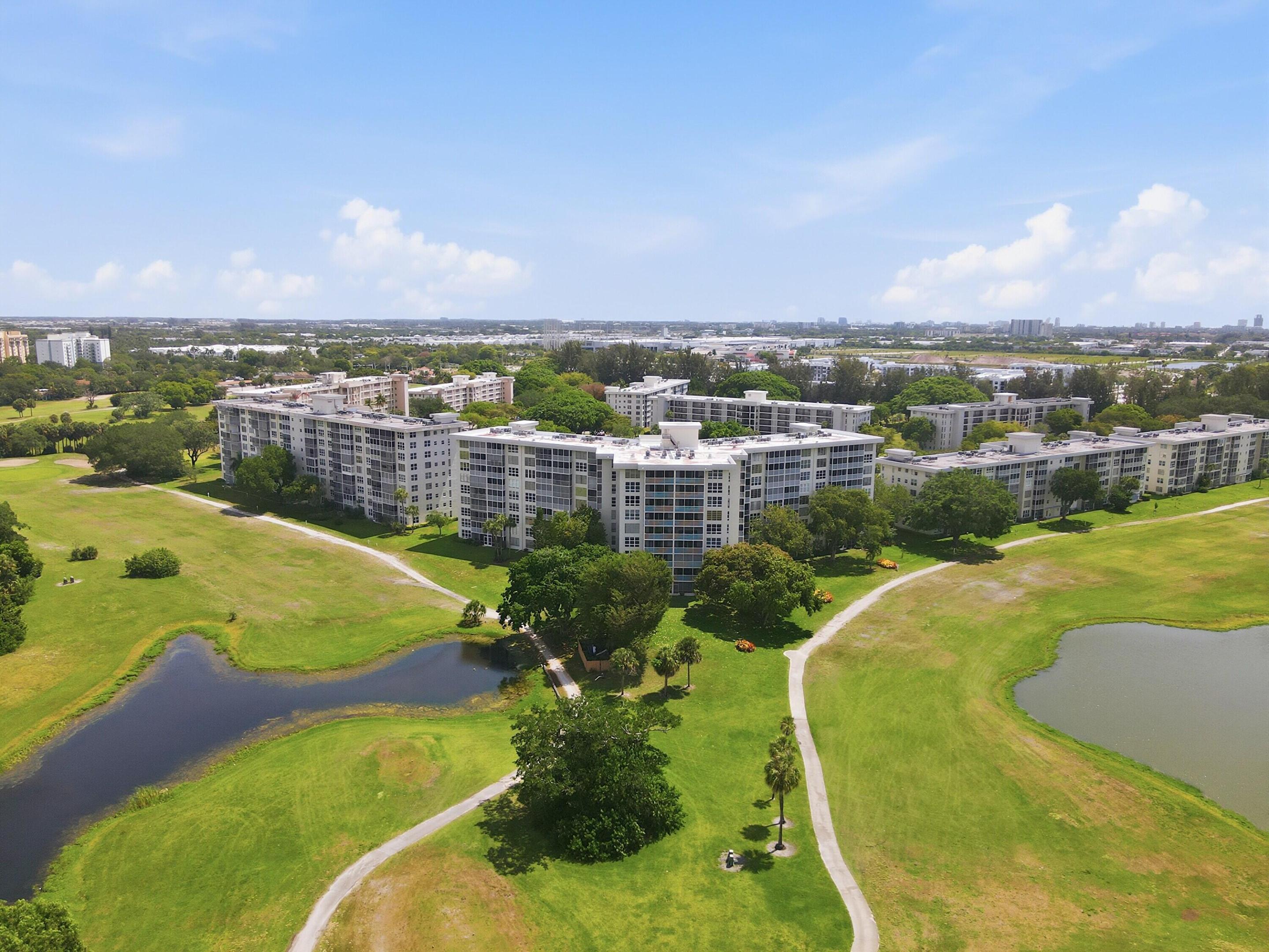 NO 22 PALM-AIRE COUNTRY CLUB - Residential