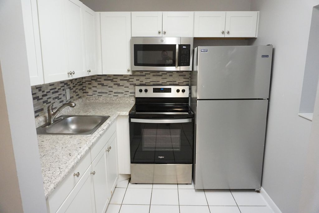 Photo of 294 Chatham O, West Palm Beach, FL 33417 (MLS # B26020554)