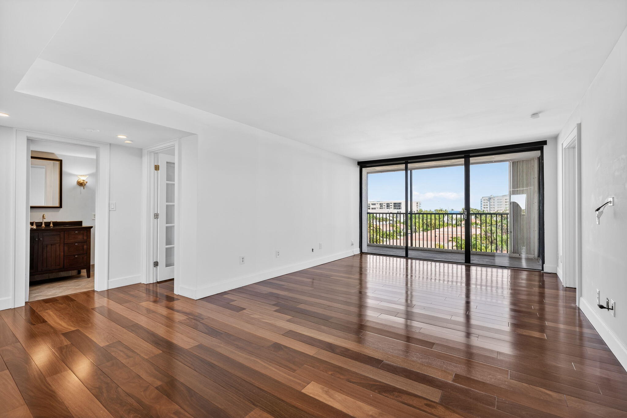 JUPITER OCEAN AND RACQUET CLUB - Residential