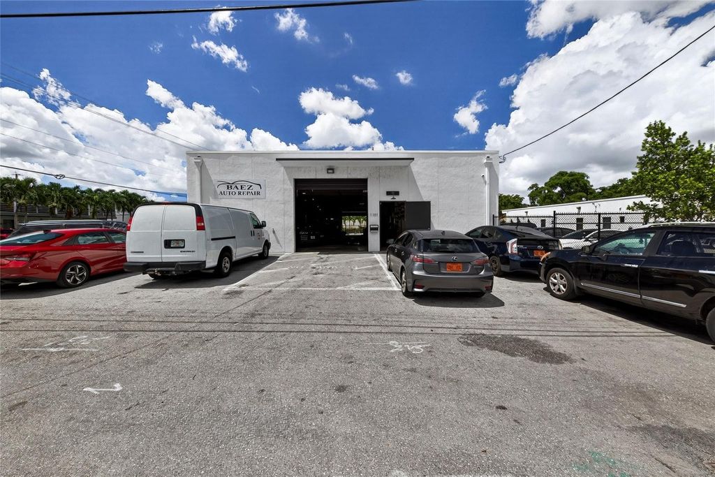 Photo of 1101 NE 8th Avenue, Fort Lauderdale, FL 33304 (MLS # F10530725)
