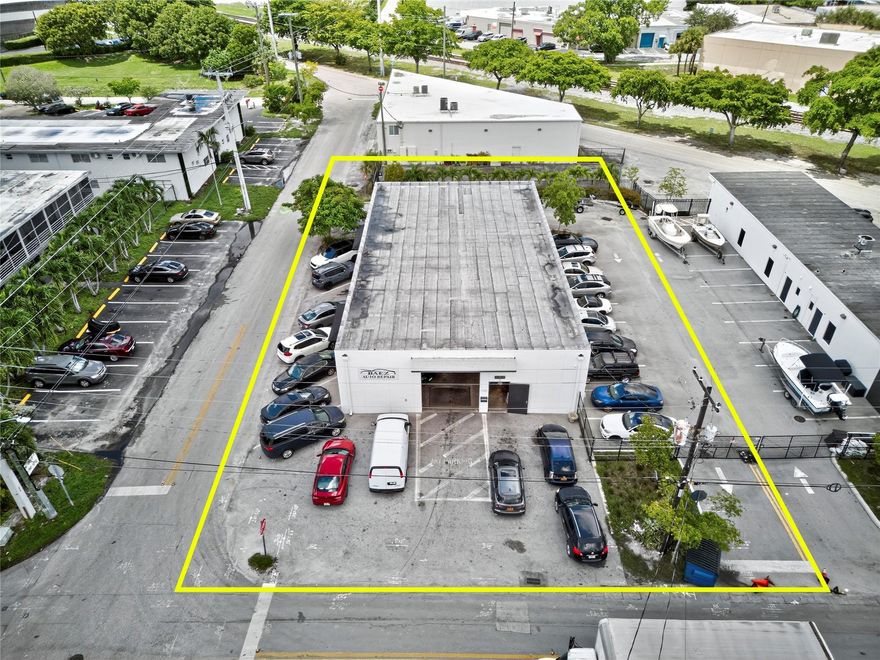 Positioned in the heart of Fort Lauderdale, this 4,592 SF freestanding commercial/industrial building sits on an 11,893 SF parcel. Built with CBS block (1970, effective 1980), the property offers functionality, visibility, and adaptability for a wide range of users, B-3 zoning.
Prime Exposure –Frontage along the Brightline rail corridor with rare branding and signage opportunities.
Flexible Layout –High ceilings and open floor plan suit multiple business models.
Ample Parking –26 dedicated surface spaces.
Optional Equipment – Select on-site equipment available for purchase from tenant.
Central Fort Lauderdale location minutes from I-95, US-1, Port Everglades, Fort Lauderdale International Airport, and Downtown