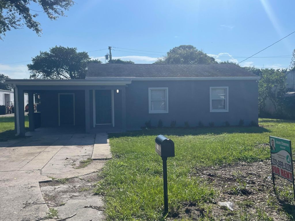 Photo of 106 S 20th Street, Fort Pierce, FL 34950 (MLS # R11022751)