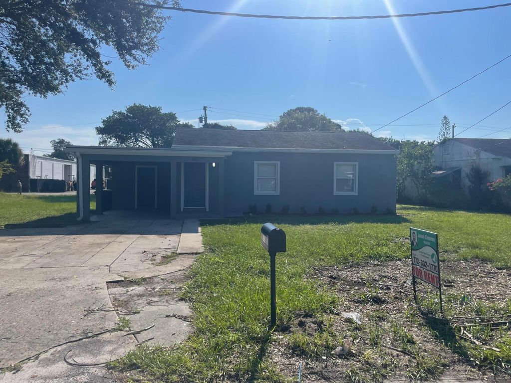 Photo of 106 S 20th Street, Fort Pierce, FL 34950 (MLS # R11022751)