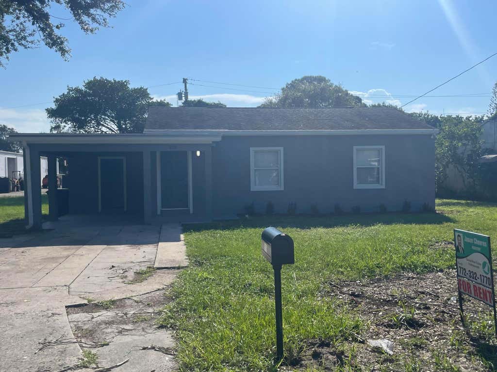 Photo of 106 S 20th Street, Fort Pierce, FL 34950 (MLS # R11022751)
