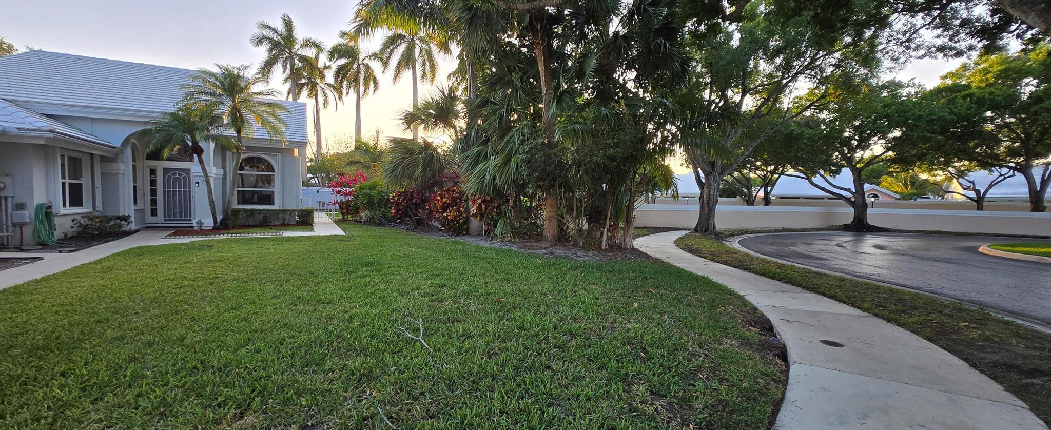 2285 Saratoga Lane