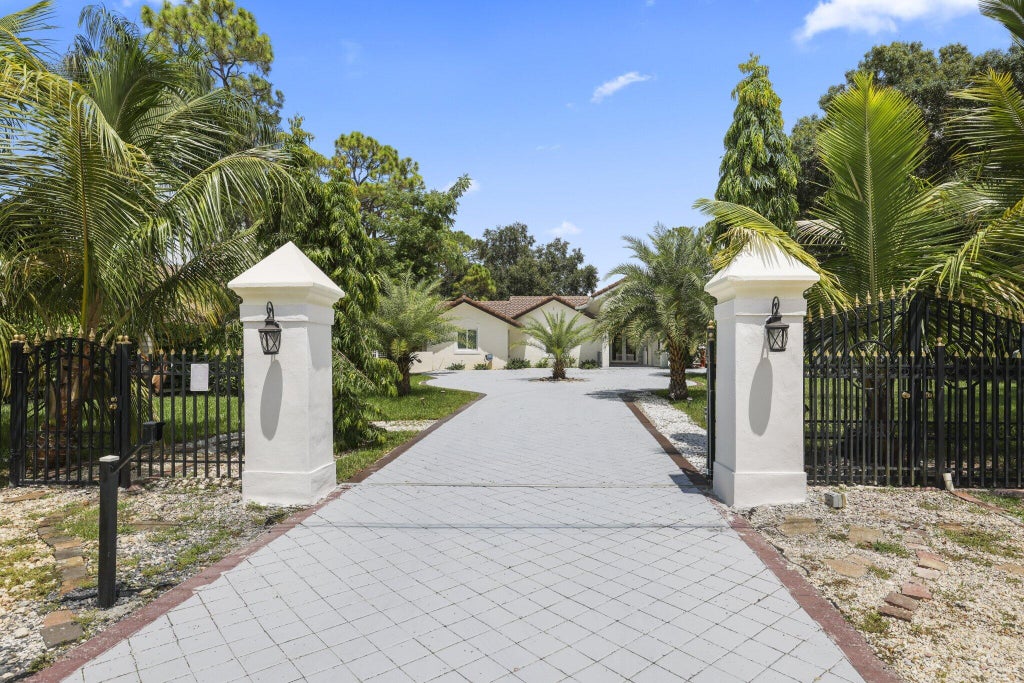 Photo of 6344 NW 74TH Terrace, Parkland, FL 33067 (MLS # B26078688)