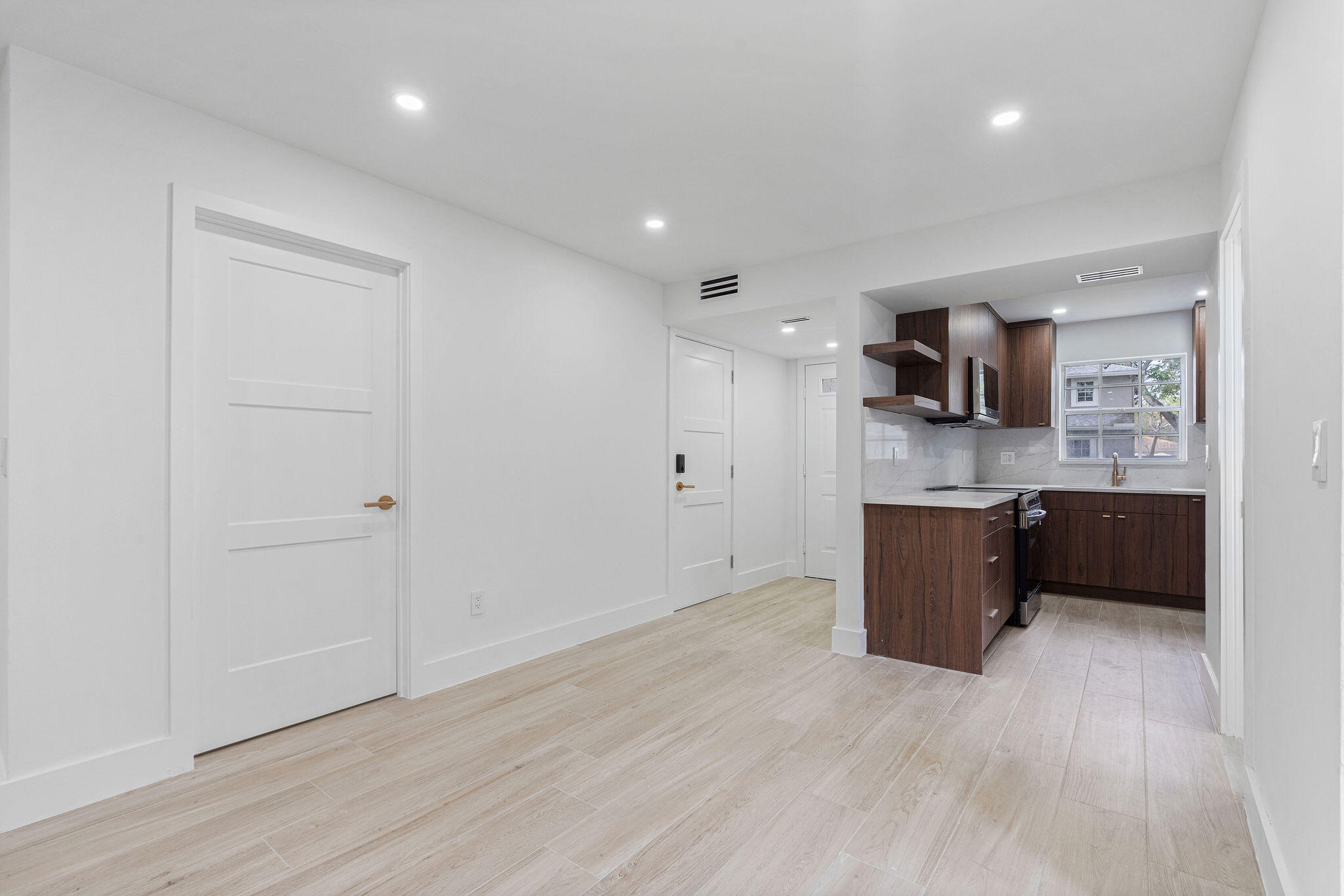 FLAMINGO GARDENS - Residential Lease