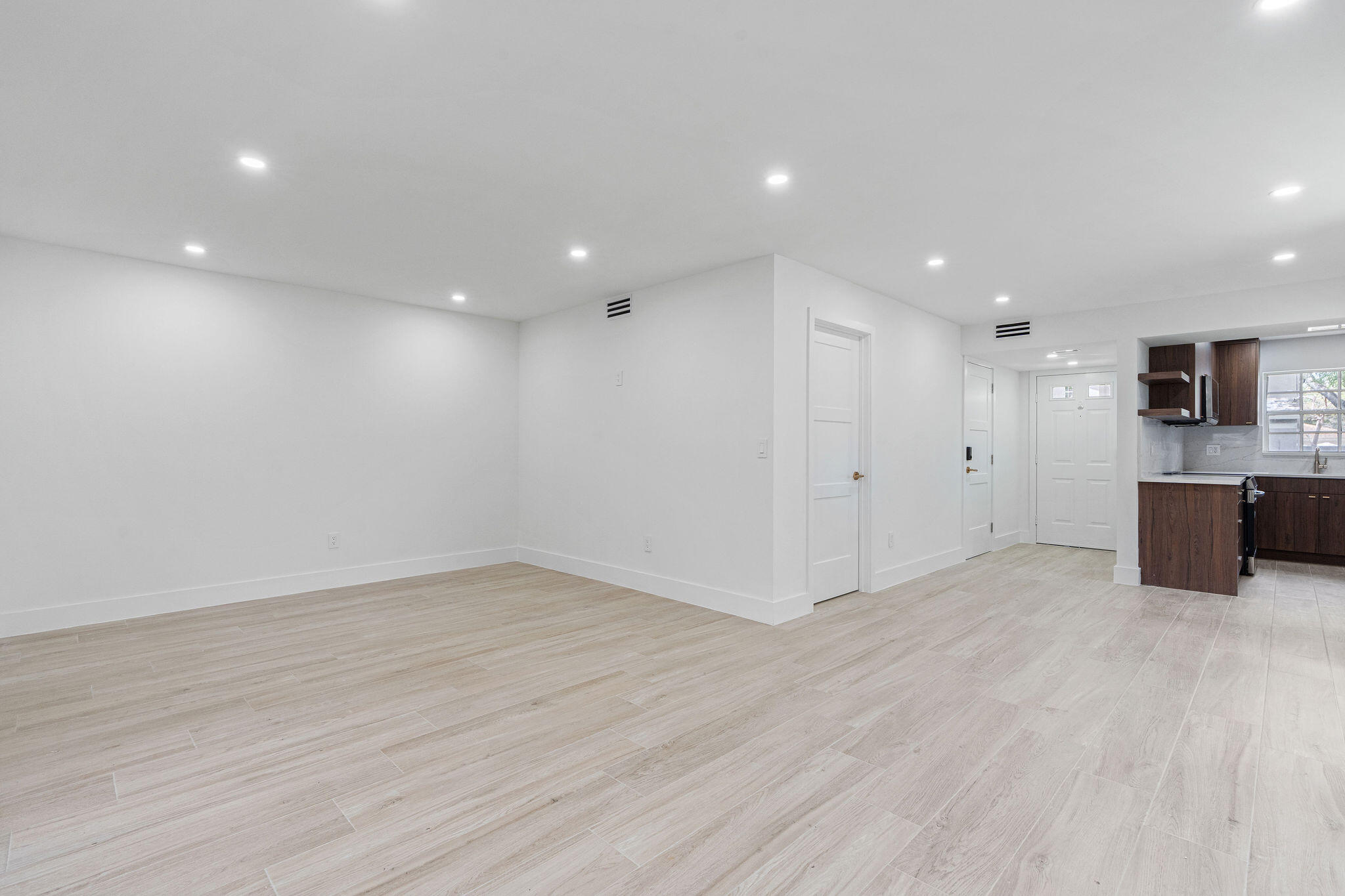 FLAMINGO GARDENS - Residential Lease